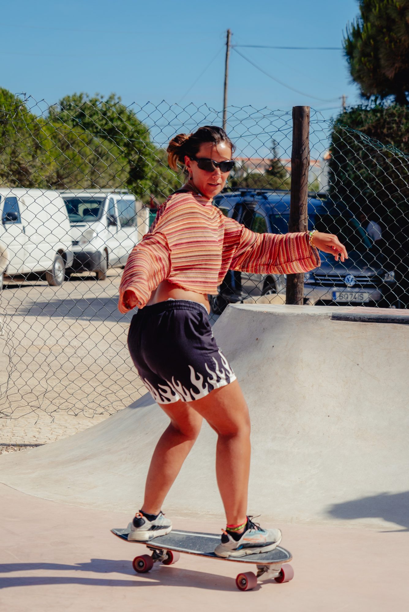 Aula de surfskate na bowl de skate em Sagres